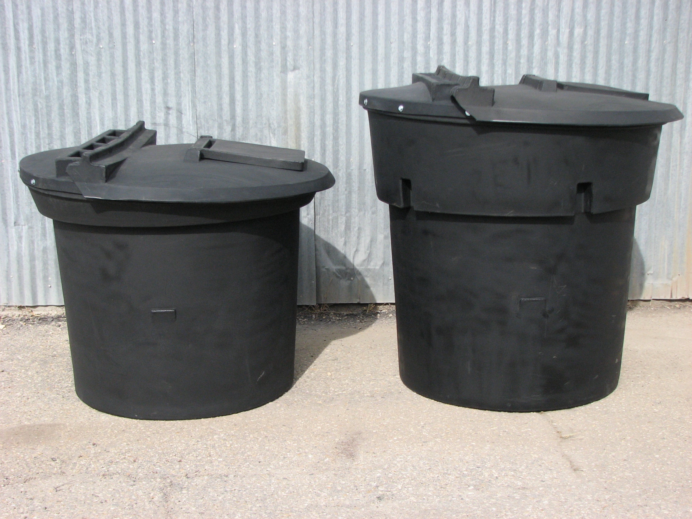 200 and 300 Gallon Commercial Trash Can with Lid and Hatch